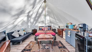 1 bedroom, internet, bed sheets