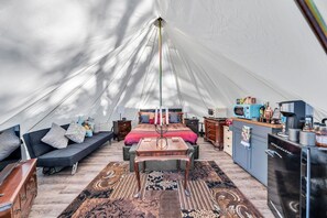 1 bedroom, internet, bed sheets