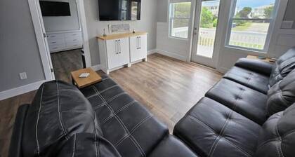 Walk to Beach • Sleeps 10 • Parking for 8 • Near Access
