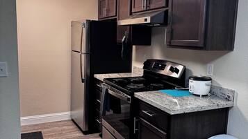 Mikrowelle, Ofen, Herdplatte, Geschirrspüler