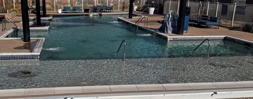 Charming 2-bedroom apartment with AC, fitness room in fabulous Oklahoma City