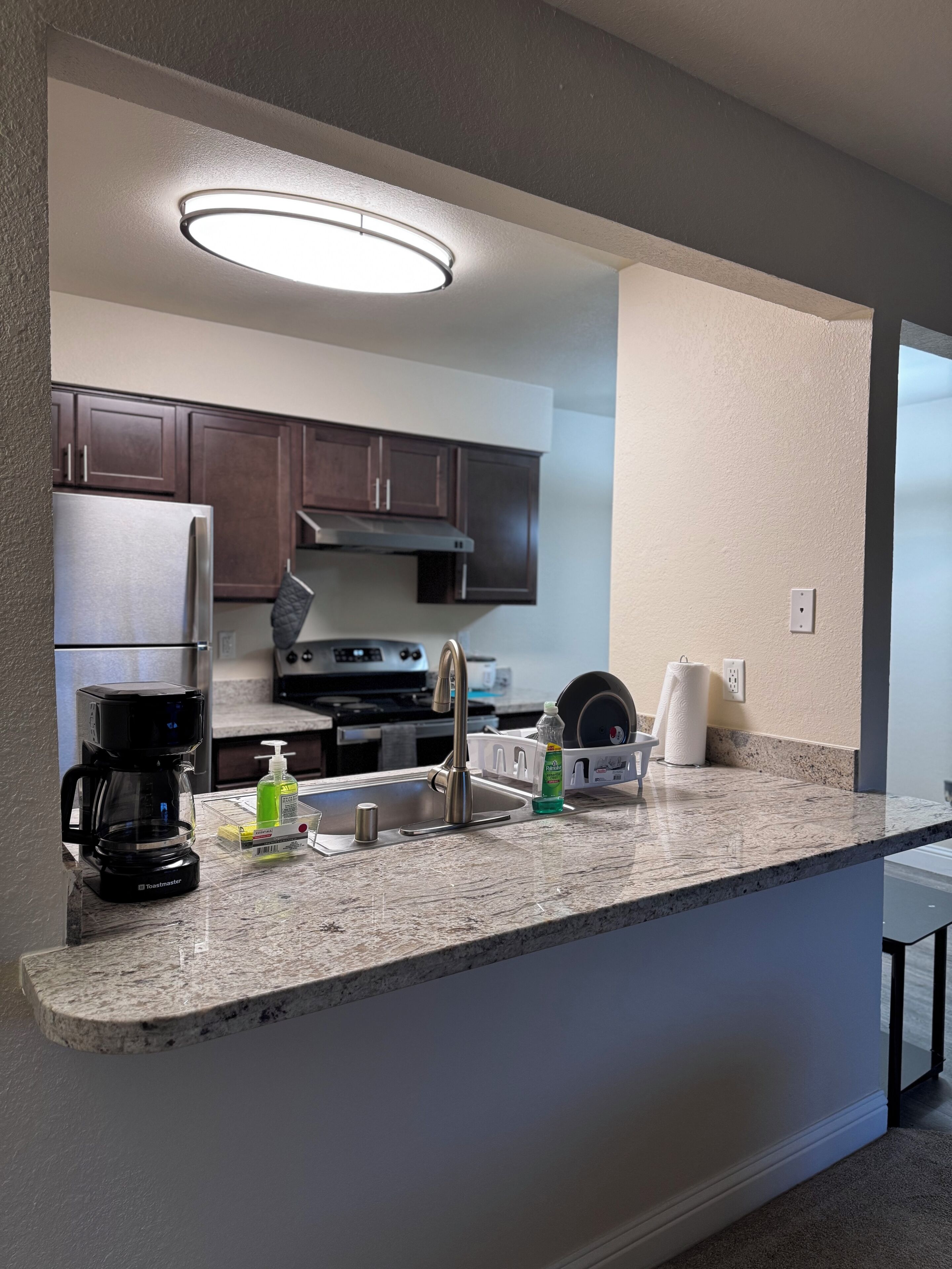 Mikrobølgeovn, ovn, kokeplater og oppvaskmaskin