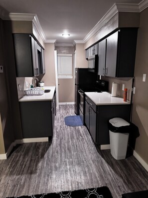 Microondas, horno, parrilla de estufa y lavavajillas 