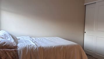 2 Schlafzimmer, Bügeleisen/Bügelbrett, kostenloses WLAN, Bettwäsche