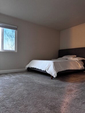 2 soverom, strykejern/-brett, wi-fi (inkludert) og sengetøy