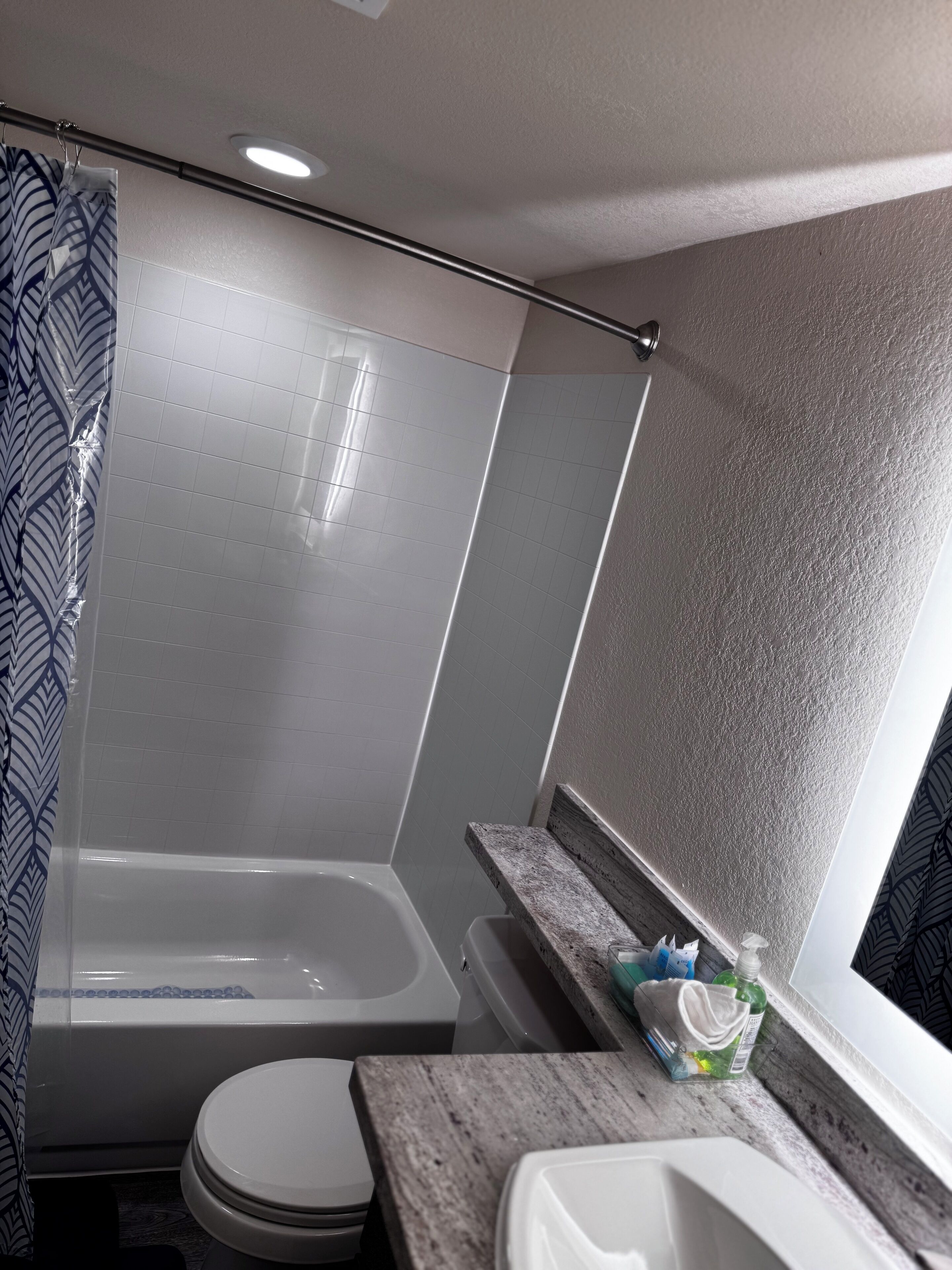 Handtücher, Seife, Shampoo, Toilettenpapier