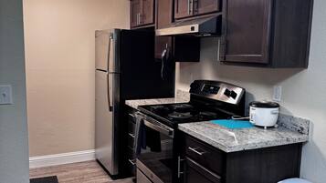 Microonde, forno, piano cottura, lavastoviglie