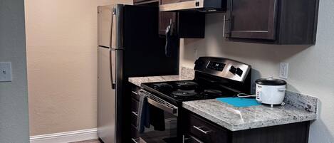 Microondas, horno, placa de cocina, lavavajillas