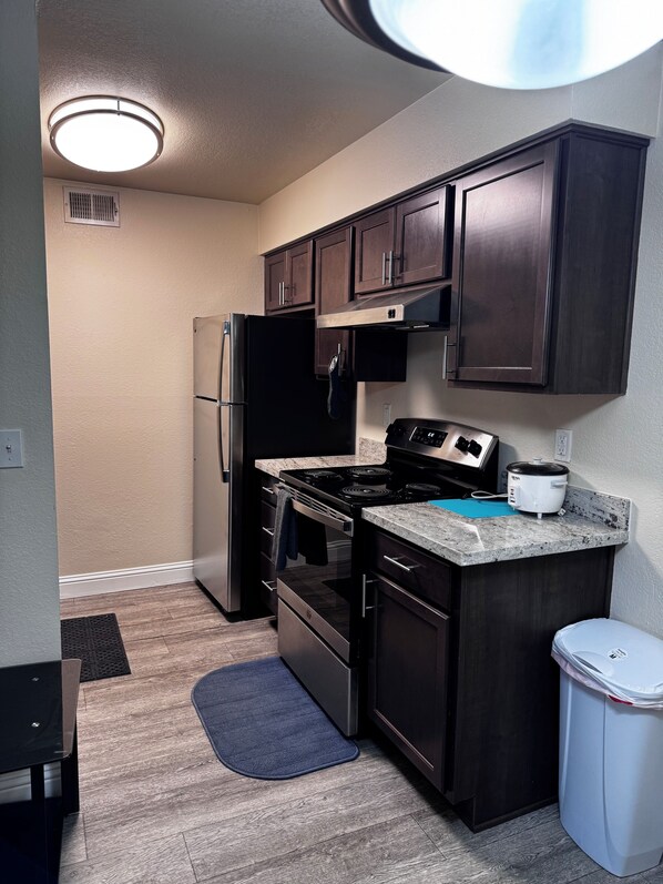 Microonde, forno, piano cottura, lavastoviglie