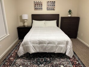 2 bedrooms, iron/ironing board, Internet, bed sheets
