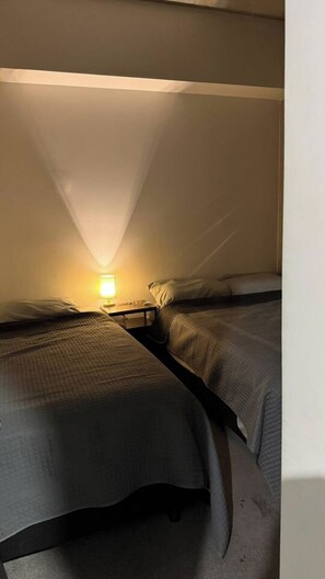 2 dormitorios, tabla de planchar con plancha, wifi y ropa de cama