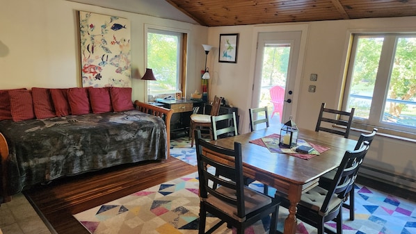 Dining - The River House: Charming 2-bedroom home on riverfront in Shepherdstown (Shepherdstown)