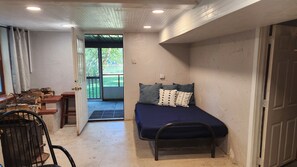 2 bedrooms, travel cot, free WiFi, bed sheets