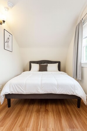 3 makuuhuonetta, silitysrauta/-lauta, ilmainen Wi-Fi, vuodevaatteet