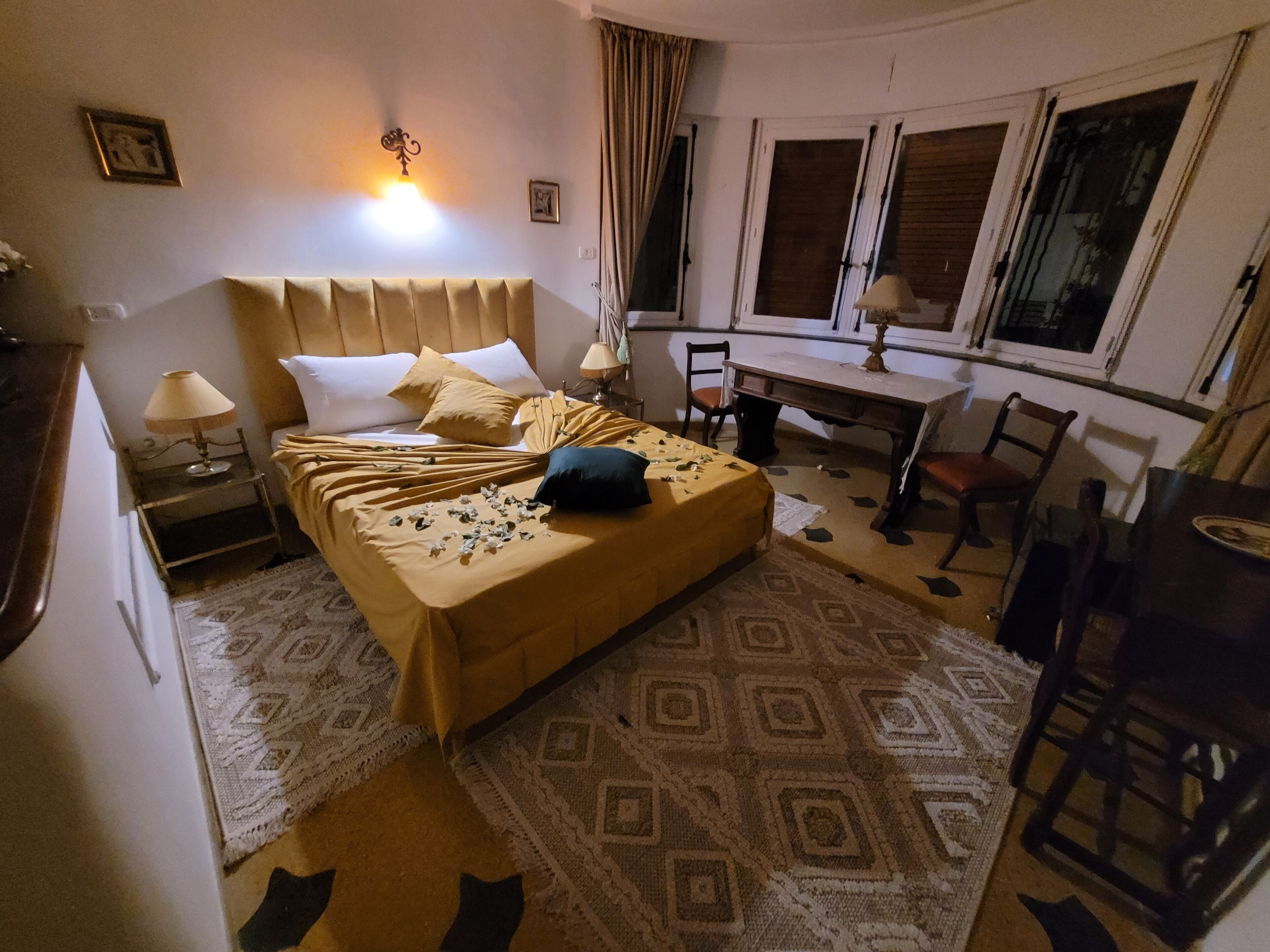 Laptop workspace, free WiFi