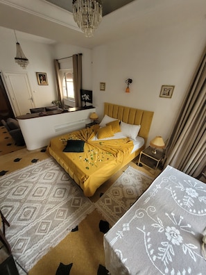Chambre Double Deluxe, balcon, vue jardin | Espace de travail pour ordinateur portable, chambres insonorisées