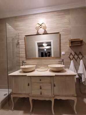 Shower, towels, soap, shampoo