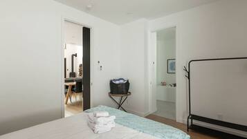 3 bedrooms, desk, iron/ironing board, travel crib