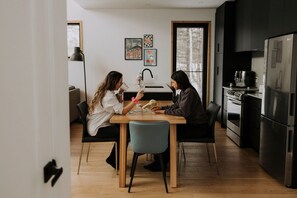Kitchen or kitchenette - XXL Windows | Hottub • 8 min Tremblant • Fireplace (Mont-Tremblant)