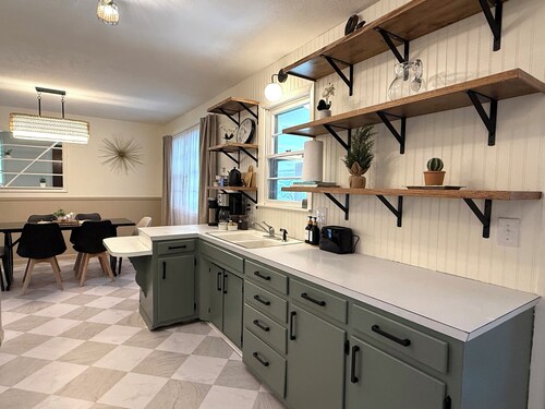 Spacious 3-bedroom house in lovely Springfield with two living rooms