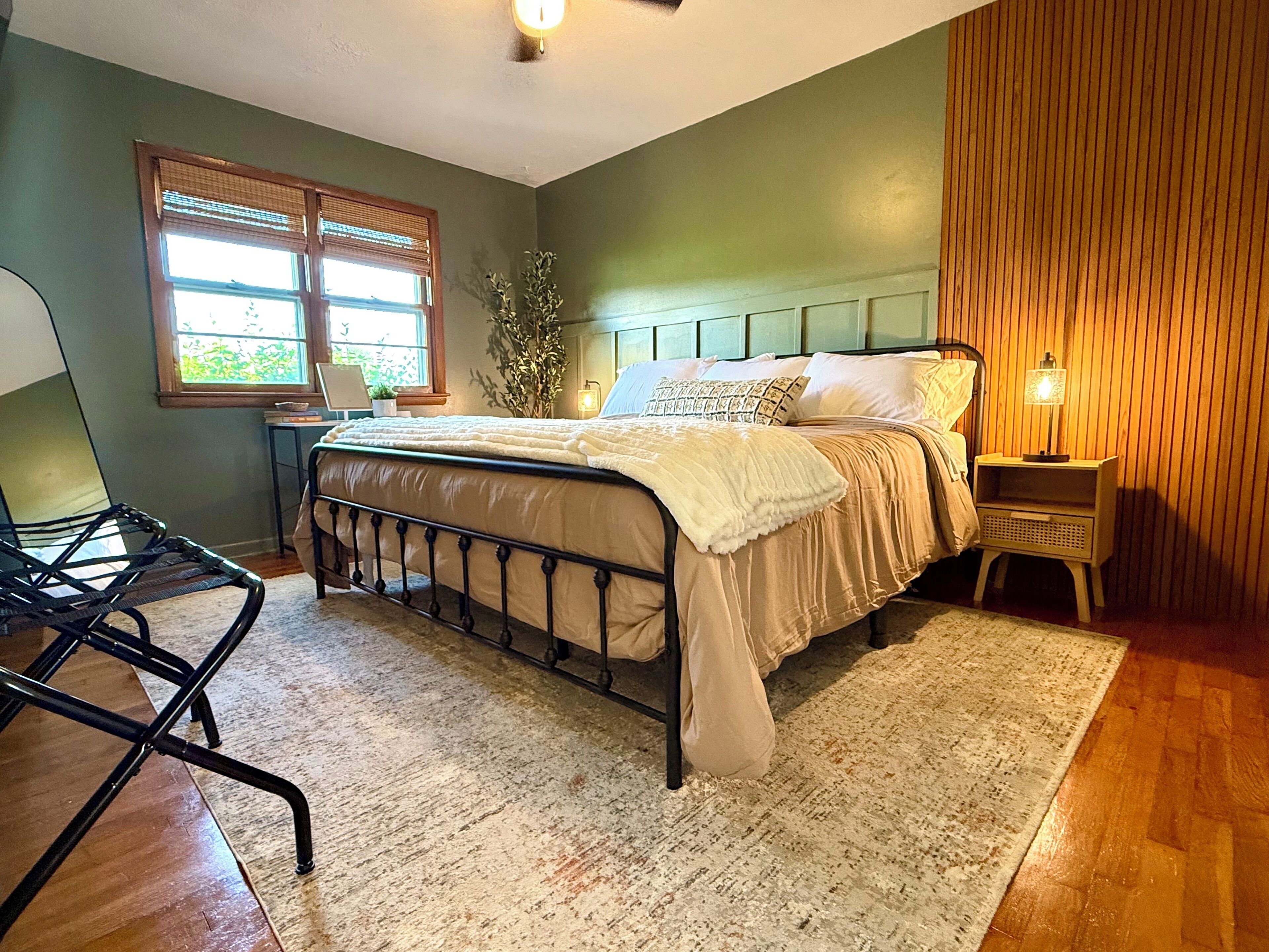 3 chambres, bureau, fer et planche à repasser, lit parapluie