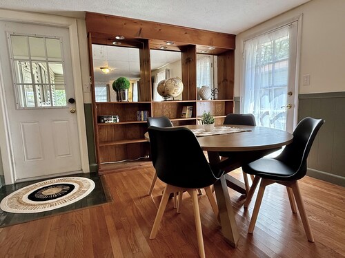 Spacious 3-bedroom house in lovely Springfield with two living rooms