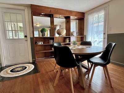 Spacious 3-bedroom house in lovely Springfield with two living rooms