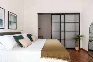 Desk, WiFi, bed sheets