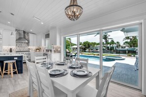 Dining - Blue Tides by Beach Boutique Rentals (Holmes Beach)