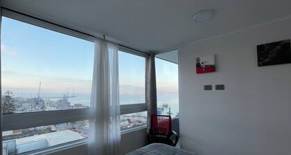 Ocean view apartment minutes from the terminal and the beach