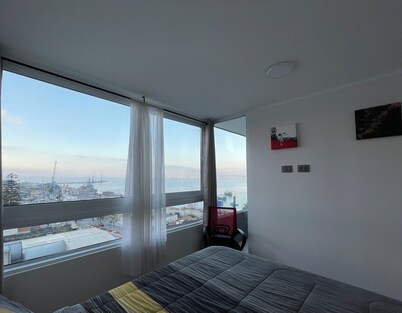 Ocean view apartment minutes from the terminal and the beach