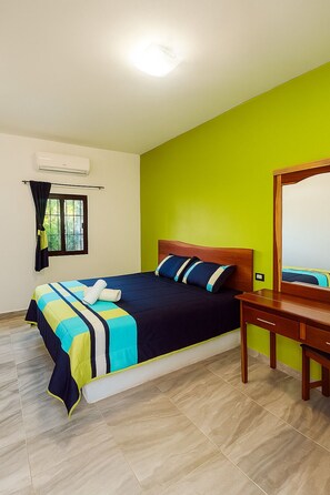 Junior Room, Garden View