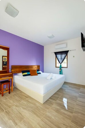 Junior Room, Garden View