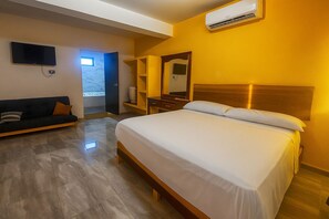Deluxe Suite, Balcony, Garden View | Iron/ironing board, free WiFi