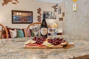 Dining - Awesome Lake Views~Silver Dollar City 1.5 miles (Branson)