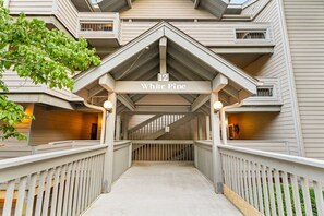 Property grounds - Awesome Lake Views~Silver Dollar City 1.5 miles (Branson)