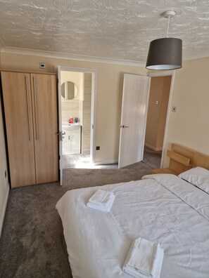 4 Schlafzimmer, Bügeleisen/Bügelbrett, WLAN, Bettwäsche