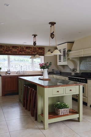 Micro-ondas, fogão, cooktop, lava-louças
