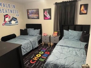 3 quartos, ferros/tábuas de passar roupa, Wi-Fi, roupa de cama