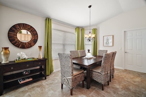 Dining - Charming 3-bedroom villa walking distance to Lake Sumter Sq  Golf Cart included (The Villages)