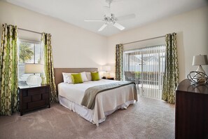 3 bedrooms, iron/ironing board, free WiFi, bed sheets - Charming 3-bedroom villa walking distance to Lake Sumter Sq Golf Cart included (The Villages)