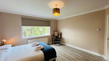 3 bedrooms, desk, travel crib, free WiFi