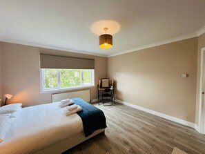 3 habitaciones, escritorio, cuna de viaje y wifi gratis 