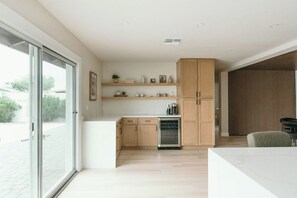 Mikrowelle, Ofen, Herdplatte, Geschirrspüler