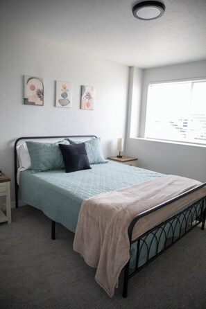 4 bedrooms, desk, iron/ironing board, travel cot