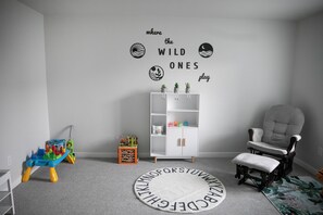 Children’s area - Meridian Sunset views w/playroom and private HOT TUB (Meridian)