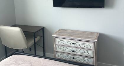 Meridian Sunset views w/playroom and private HOT TUB