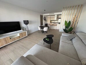 Smart-TV, Tischtennisplatte
