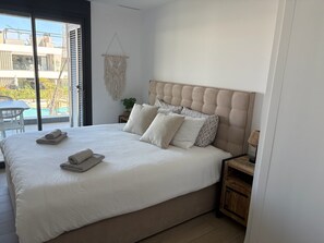 2 bedrooms, iron/ironing board, travel cot, free WiFi