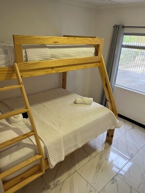 2 bedrooms, internet, bed sheets